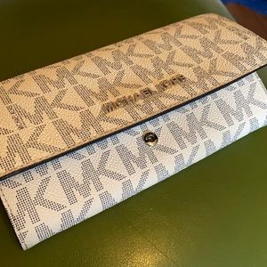 Michael kors wallet